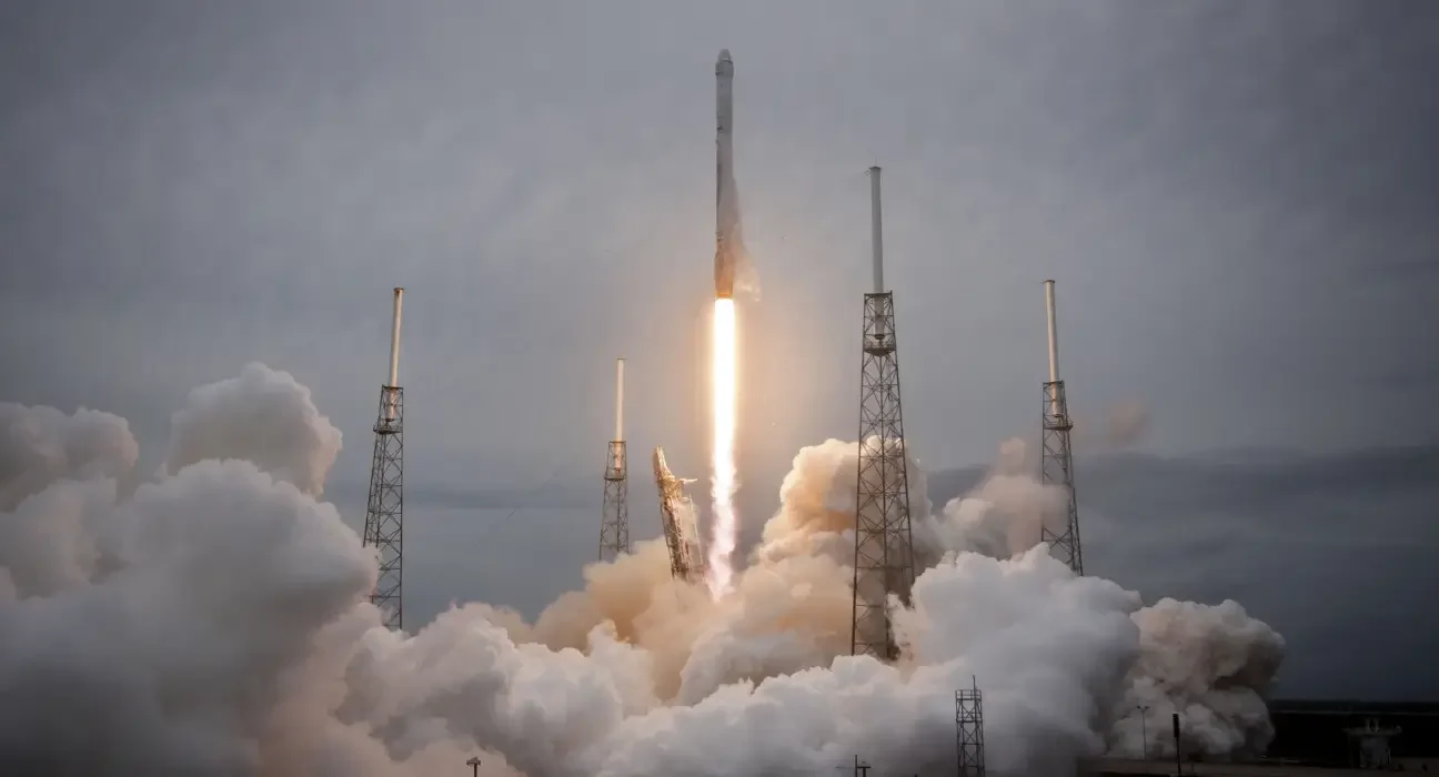 how does SpaceX make money